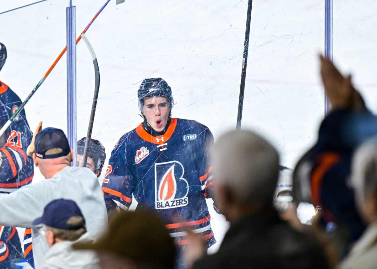 BLAZERS WIN 7-3 OVER GIANTS ON HOME ICE